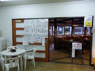 龍勢会館の中の軽食堂